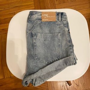 One x one teaspoon hawk short